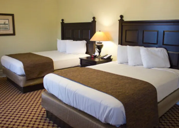 Hotel Yellowstone & - Inside The Park Lake