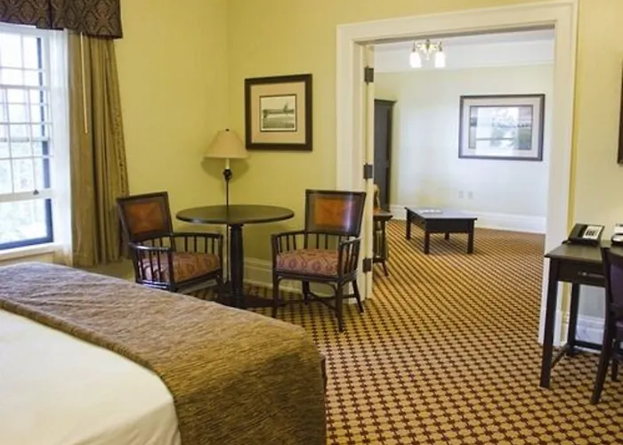 Hotel Yellowstone & - Inside The Park Lake
