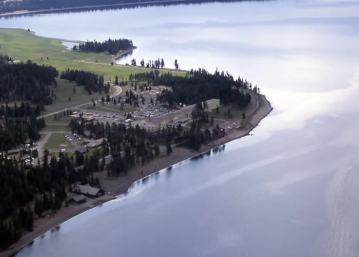 Yellowstone & - Inside The Park Lake