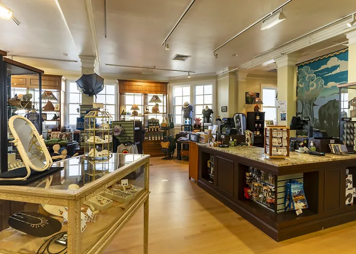 Hotel Yellowstone & - Inside The Park Lake