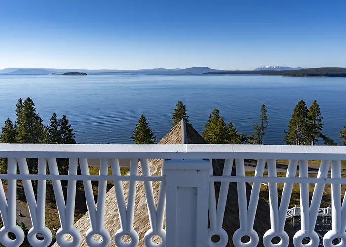 Yellowstone & - Inside The Park Hotel Lake