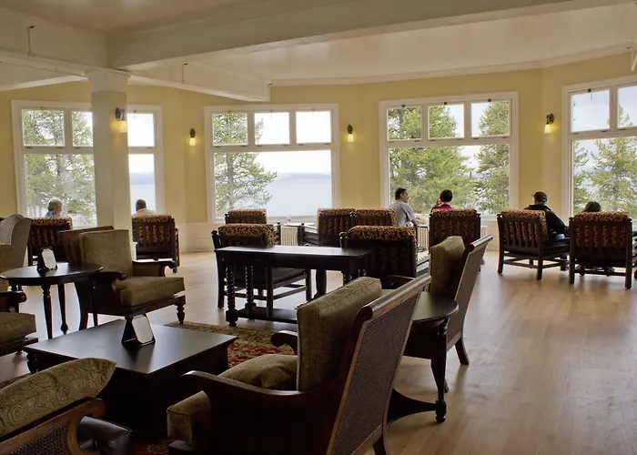 Yellowstone & - Inside The Park Hotel Lake